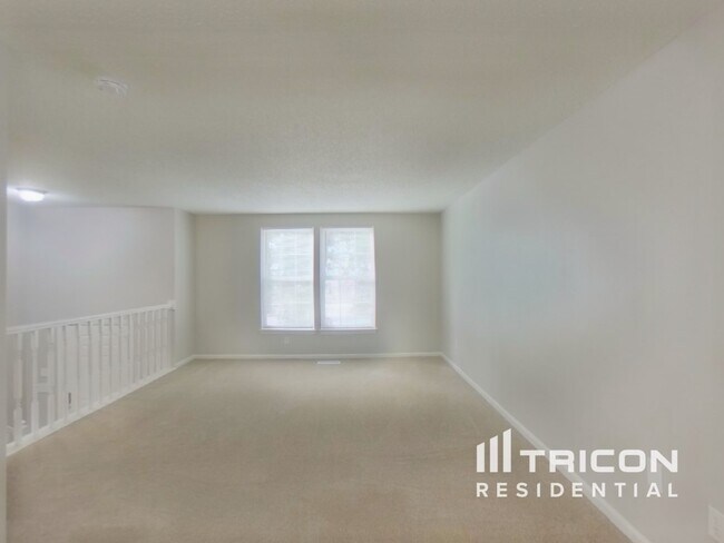 Building Photo - 2305 Valleyview Dr