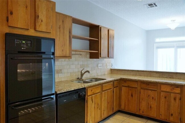 Foto del edificio - 8318 Greenslope Dr