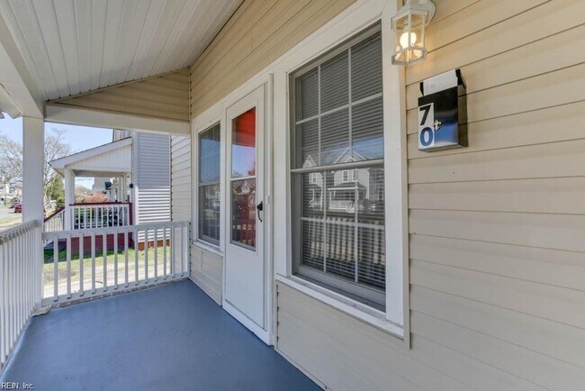 Foto del edificio - 2bedroom Townhouse Duplex- Huge Yard. May 1 move  in!!!