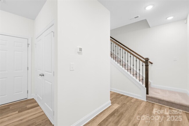 Foto del edificio - 2321 Creekmere Ln