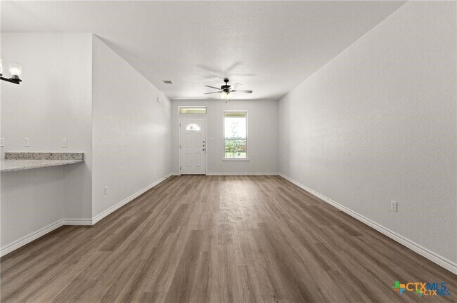 Building Photo - 122 Leon Ln