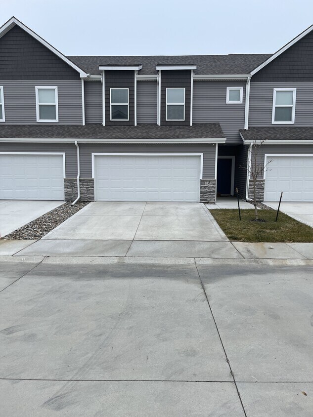 1105 NW 33rd Ln, Ankeny, IA 50023 Townhome Rentals in Ankeny IA