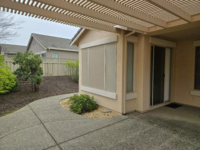 Foto del edificio - 405 Hopkins Ct