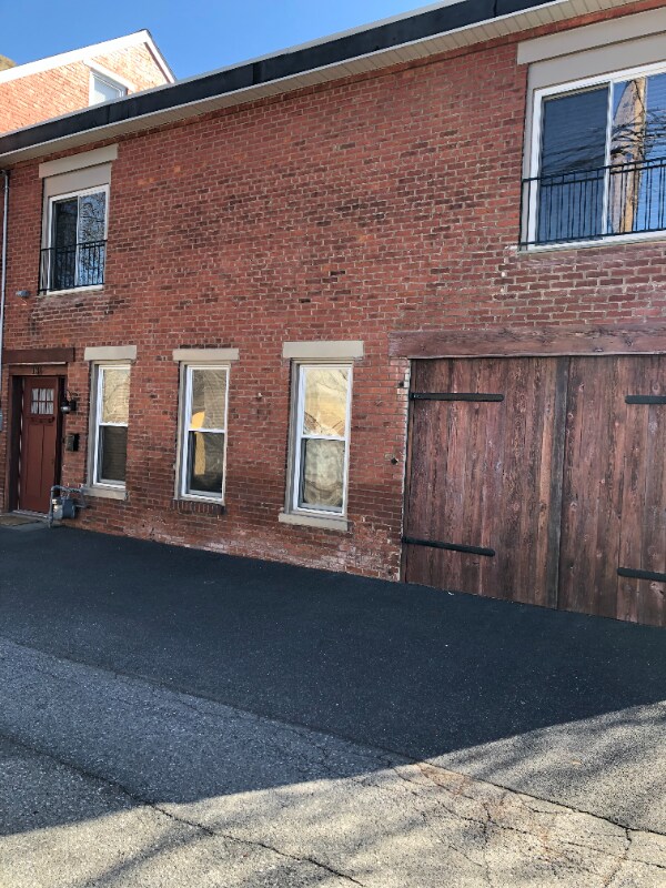 Primary Photo - 136 E Fulton St