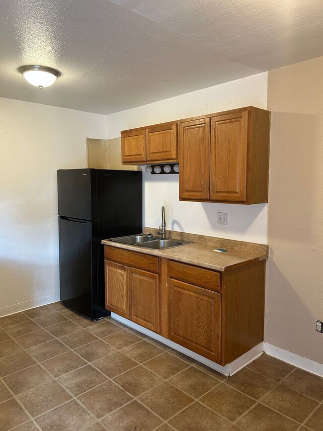 Building Photo - **READY APRIL 1st** 2 Bedroom - 1 Bath Dup...