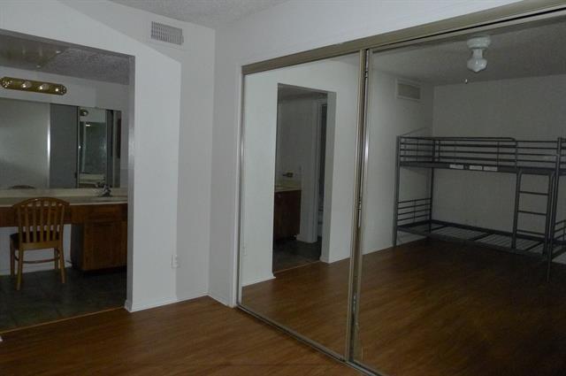 Foto del edificio - 9835 Walnut St