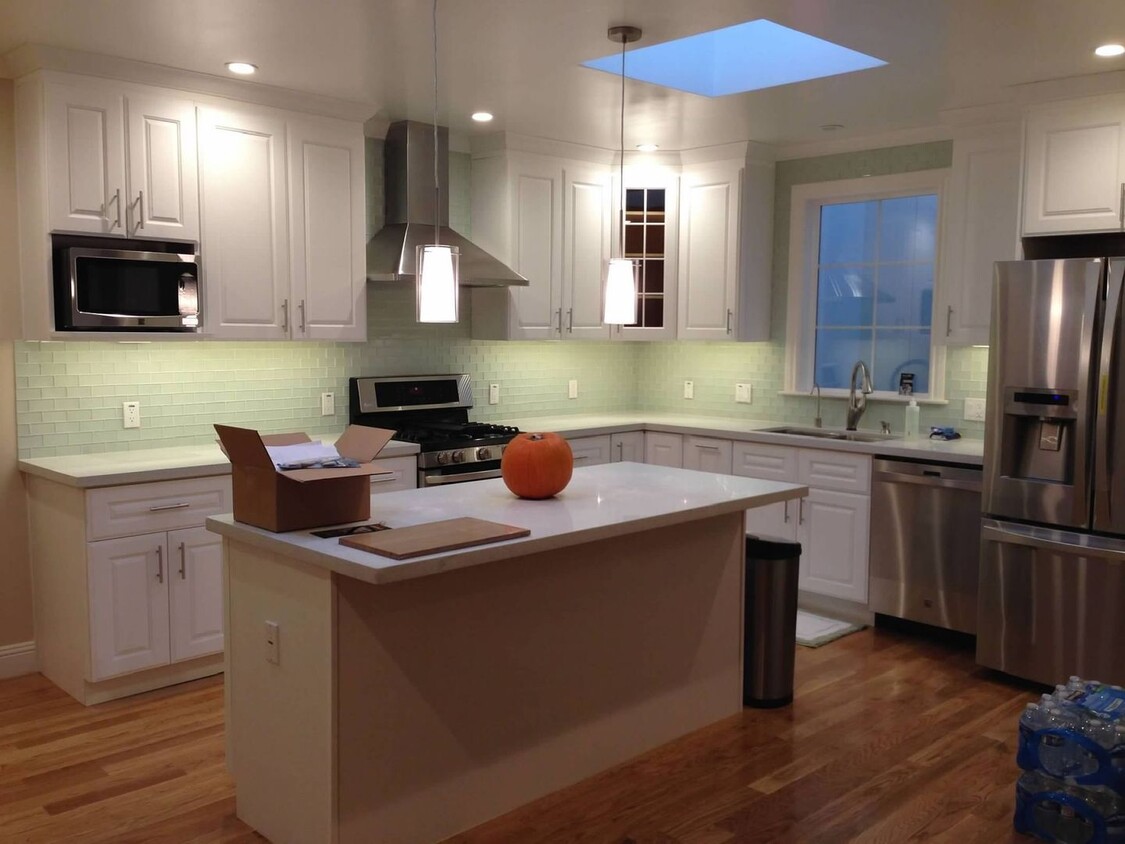 Primary Photo - Completely Renovated Sunset Four Bedroom &...