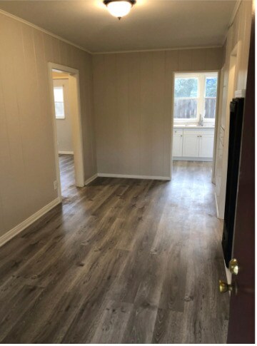 Living room area - 571 N El Molino Ave