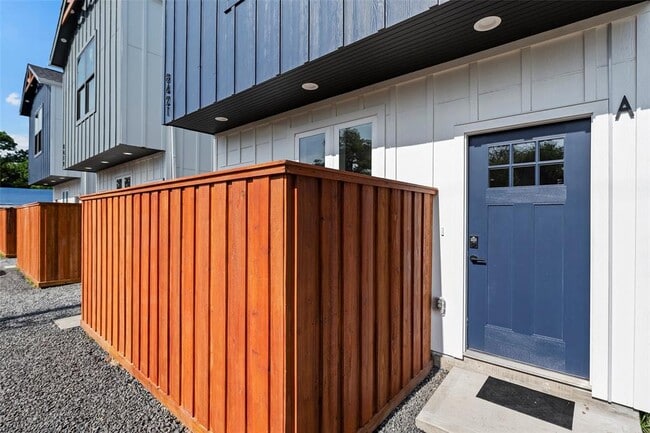 Building Photo - 8419 Venus St