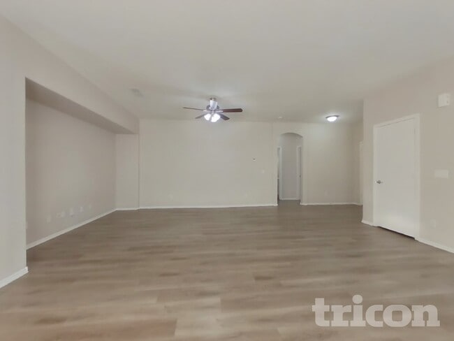 Building Photo - 16823 W Cottonwood St