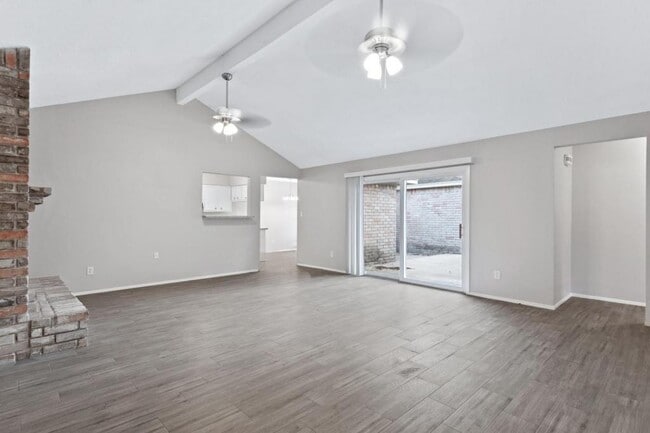 Foto del edificio - 507 Whippoorwill Dr