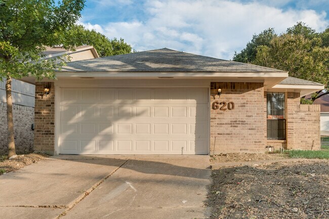 Building Photo - 620 Via Miramonte