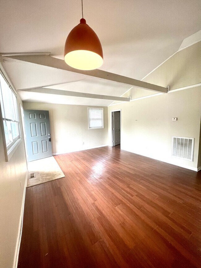 Foto del edificio - 314 Moss Rose Ct