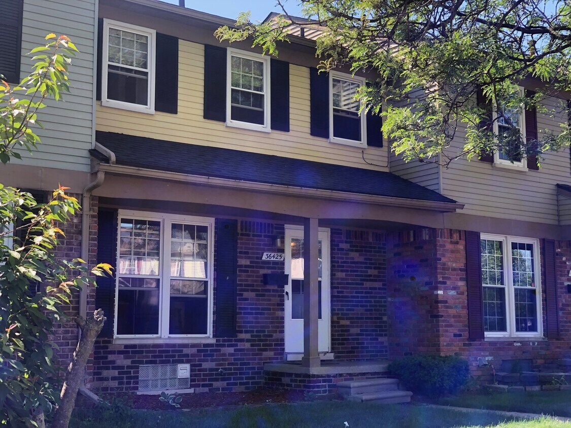 Primary Photo - 36425 Park Pl Dr