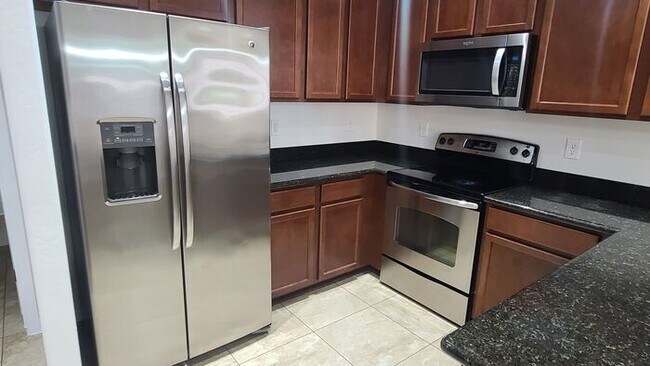 Building Photo - 5-bedroom or 4 bedroom + bonus room in Coo...