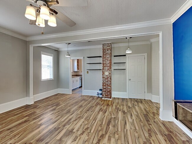 Foto del edificio - 1518 Pinewood Dr