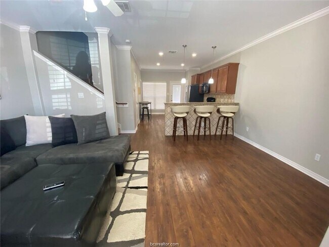 Building Photo - 4 Bedroom Lakeridge - Available May 2025!