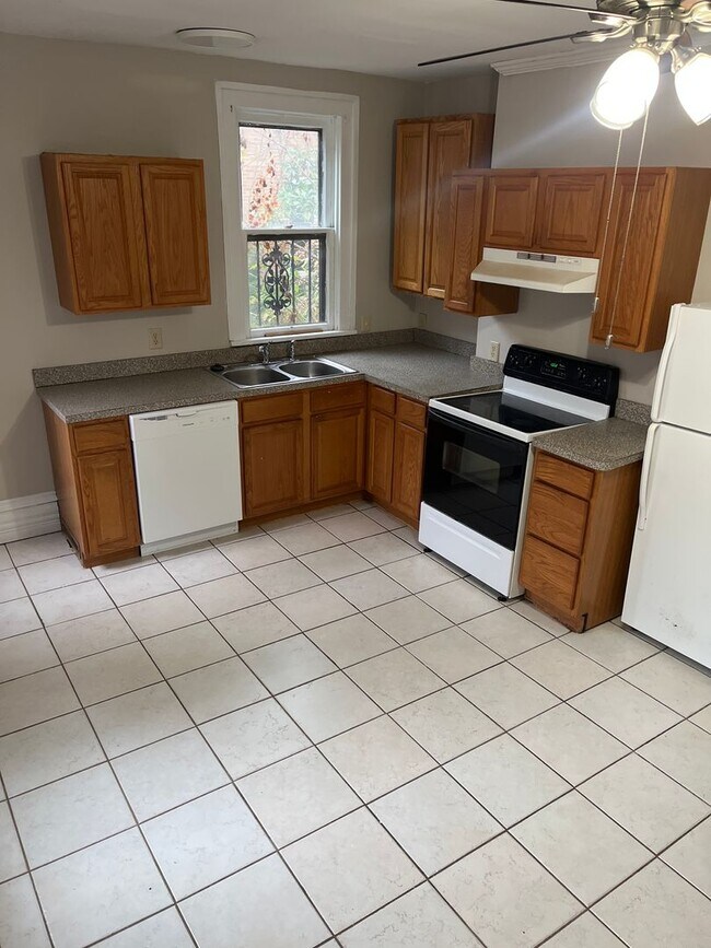 Foto del edificio - 1219-1221-1221 Forsythe Ave