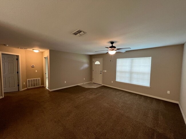 Building Photo - Lovely, 3 Bedroom, 2 Bathroom Home in Ocala!!