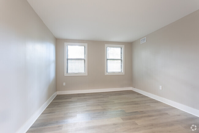 1BR,1BA - 535SF - Capitol Square