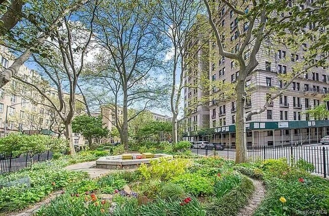 Foto del edificio - 779 Riverside Dr