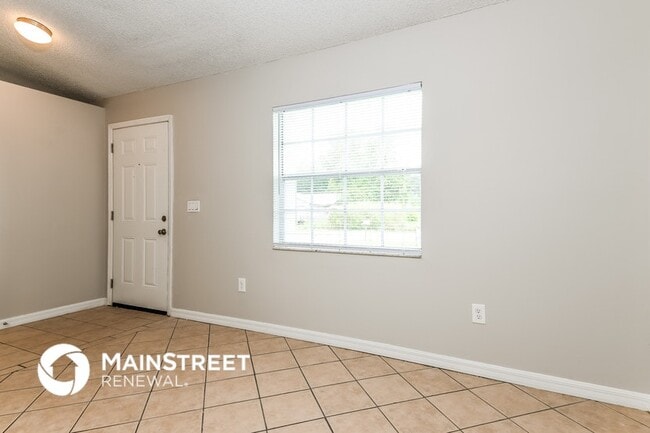 Building Photo - 5649 Beaverbrook St