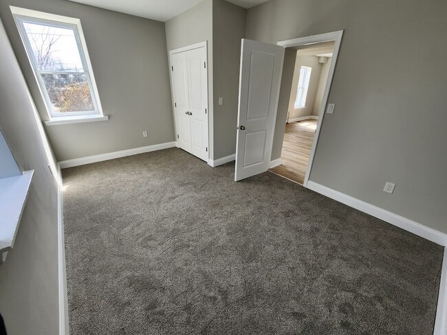 Building Photo - 5535 Ridge Ave