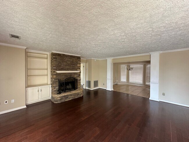 Building Photo - East Montgomery Home