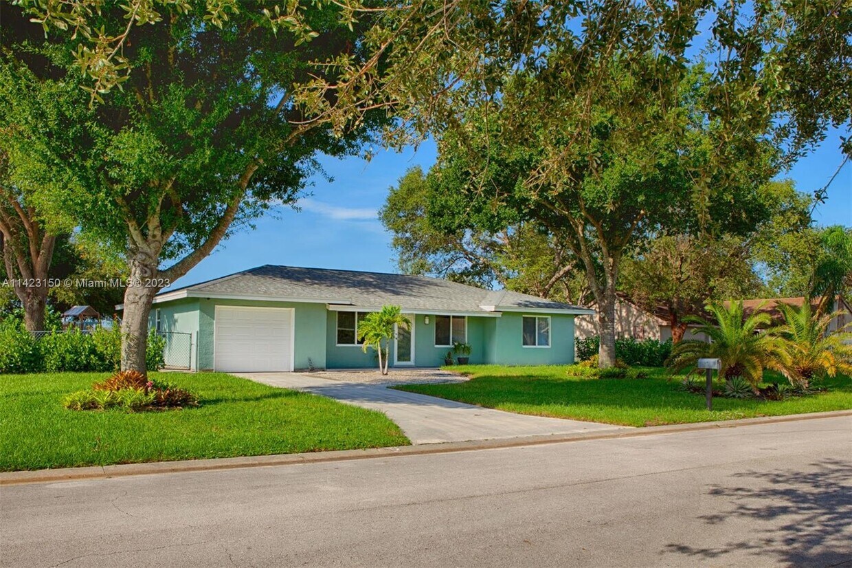 674 SW Everett Ct, Port Saint Lucie, FL 34953 House for Rent in Port