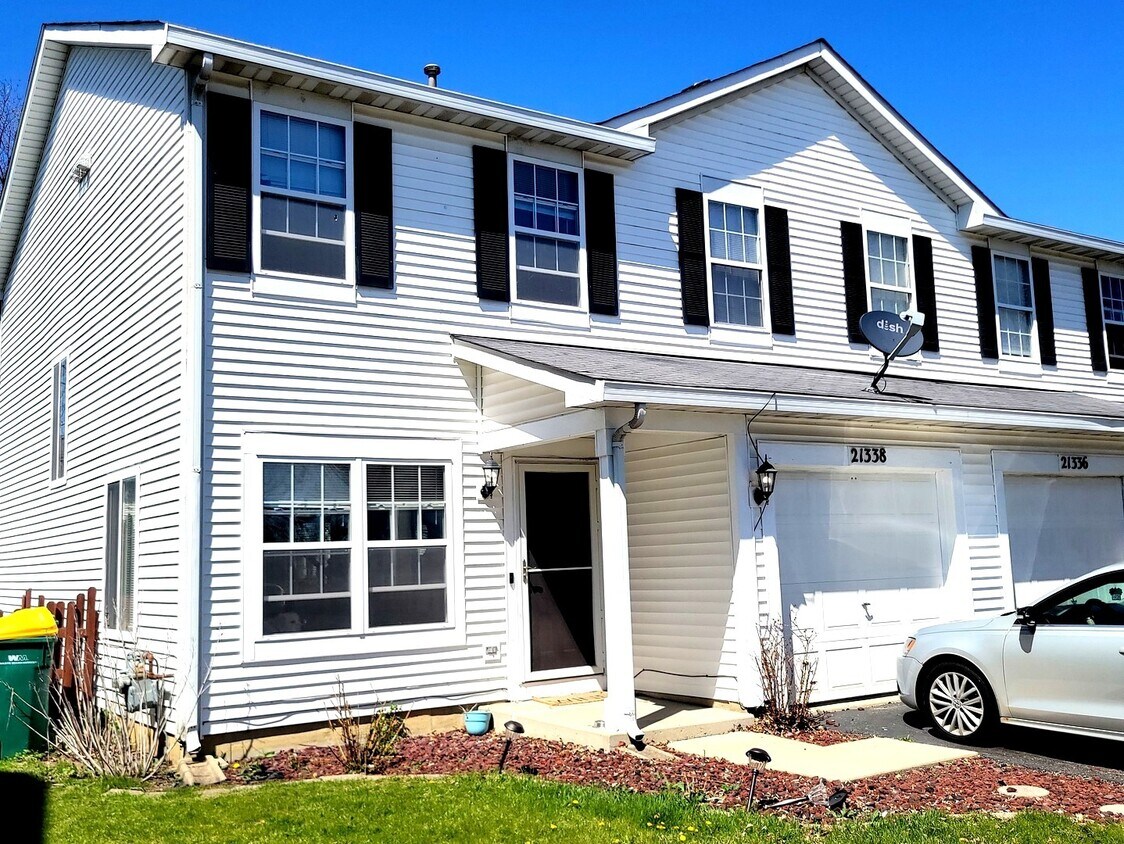 21338 Earhart Ct, Plainfield, IL 60544 Condo for Rent in Plainfield