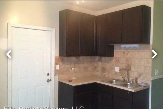 Building Photo - 9220 S Manistee Ave