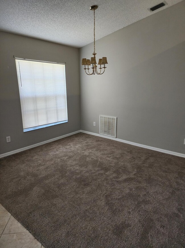 Building Photo - 1415 Hill Ave