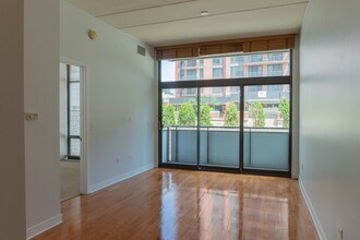 Building Photo - 650 W Wayman St