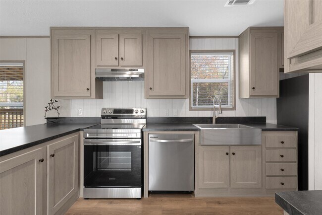 Foto del edificio - 1300 Campbell Acres Rd