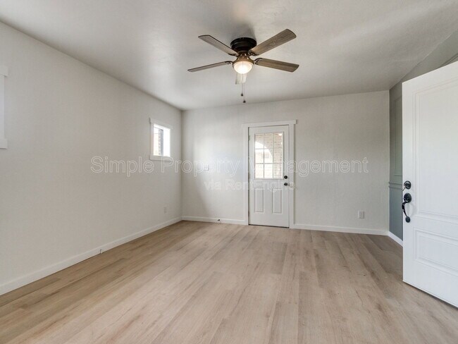 Foto del edificio - 814 W Hill St