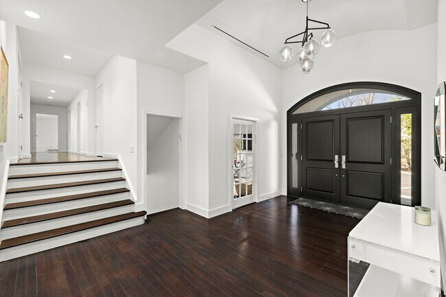Foto del edificio - 425 Highview Rd