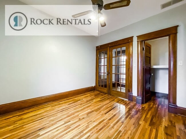 Foto del edificio - 3 Bed 1.5 Bath House with Fenced Yard