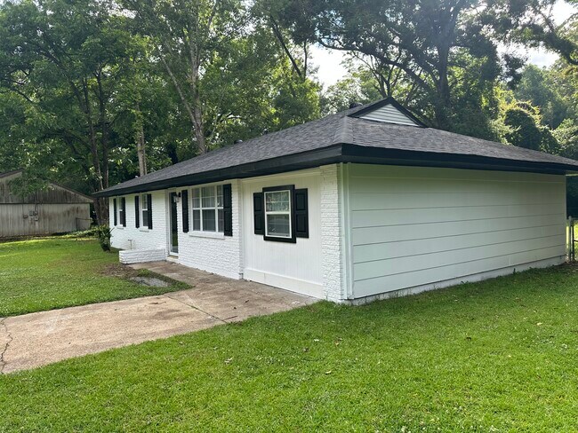 Building Photo - 113 Mimosa Dr