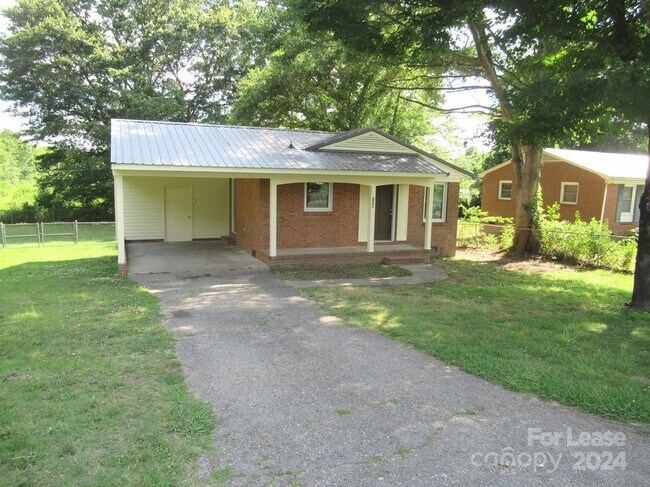 Building Photo - 208 Crescent Ct
