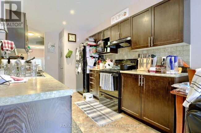 Building Photo - 169 Romina St
