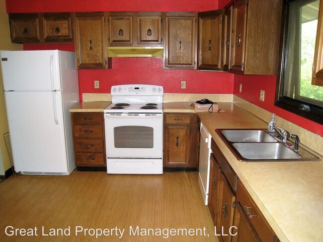 Building Photo - 3 br, 1.5 bath House - 17111 Meadow Creek