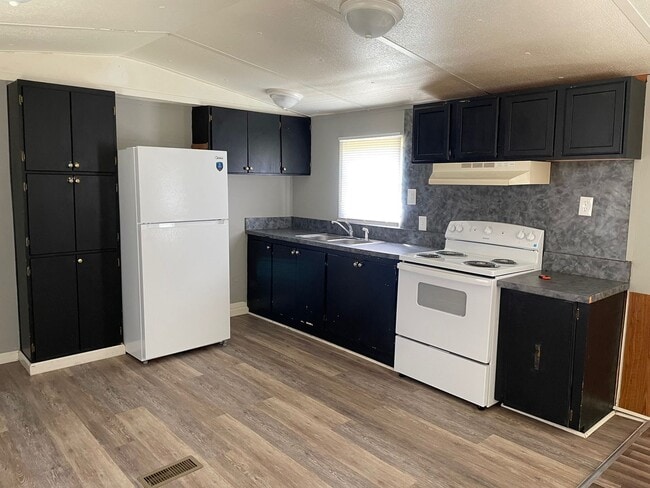 Building Photo - 4 BED, 2 BATH MOBILE HOME LOCATED IN JACKS...