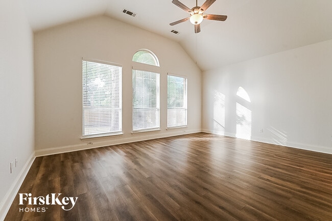 Building Photo - 8606 Granville Dr