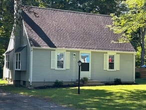 Building Photo - 10 Falls River Cir