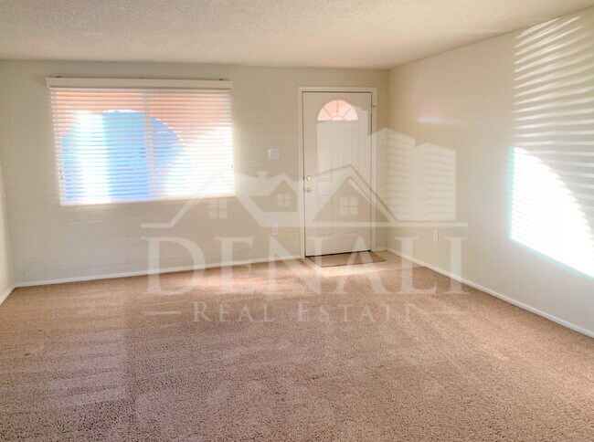 Building Photo - 3510 E Ludlow Dr
