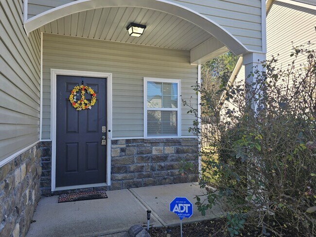 Foto del edificio - 215 Claudia Dr