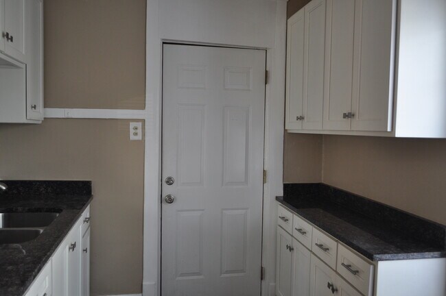 Building Photo - 1301 N Keeler Ave