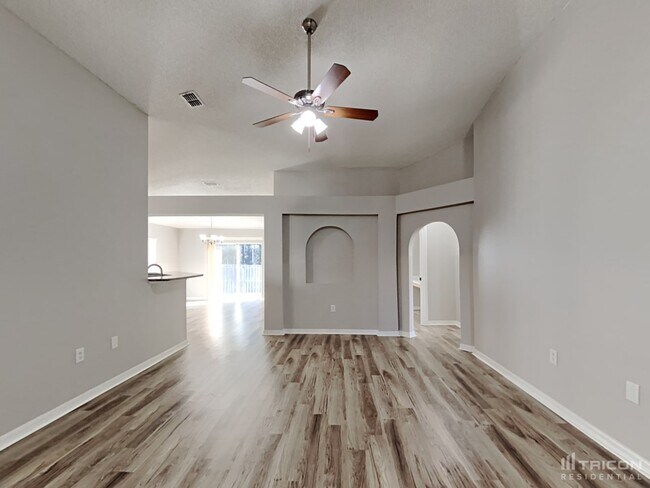 Building Photo - 11353 Nettlebrook St E