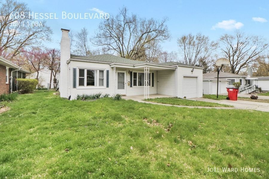 Primary Photo - Charming Home Steps from Hessel Park