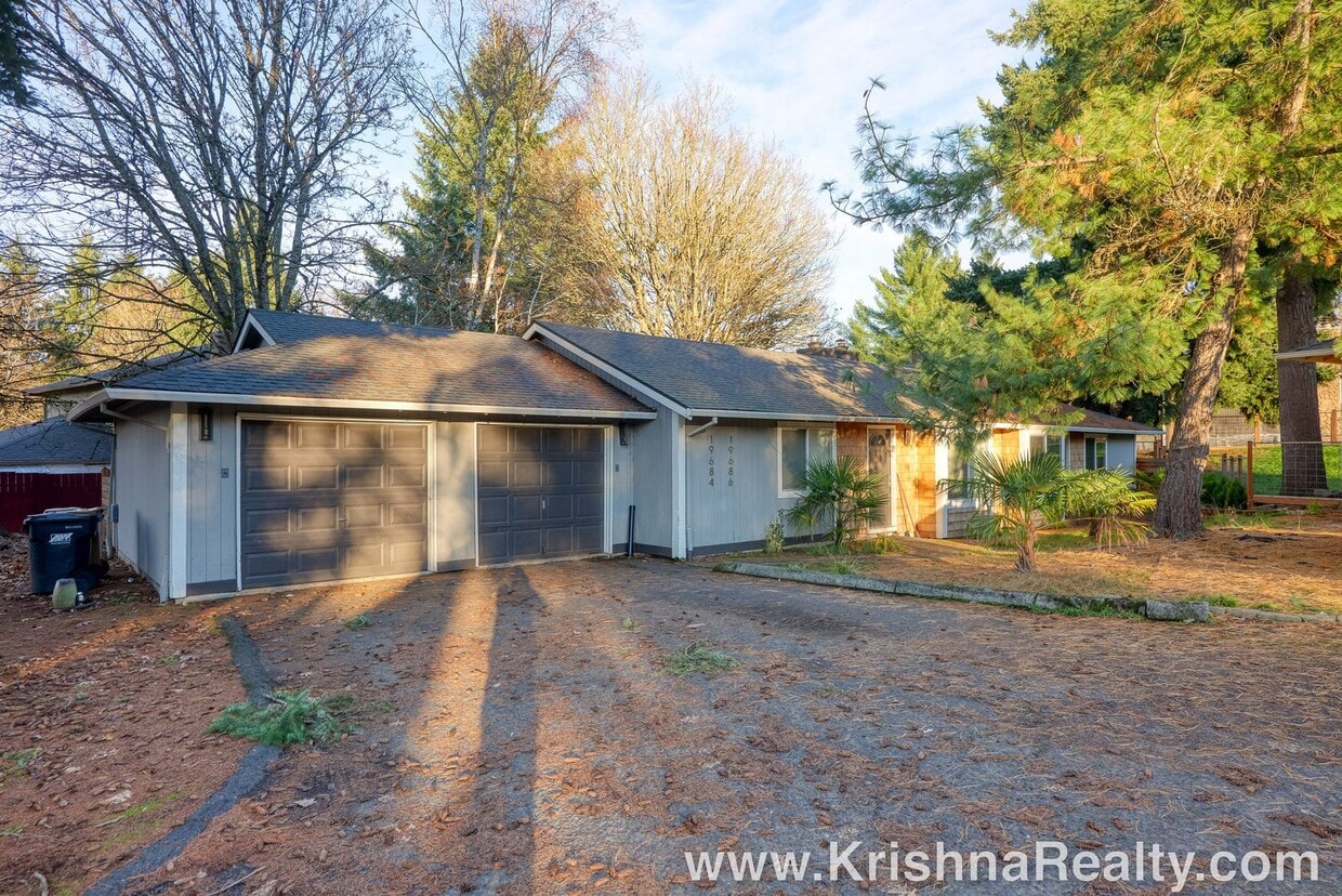Lovely 2 BD | 1 BA | Renovated Duplex | Spacious Backyard | Stoneridge Community | Tualatin | Sin... - Lovely 2 BD | 1 BA | Renovated Duplex | Spacious Backyard | Stoneridge Community | Tualatin | Sin...